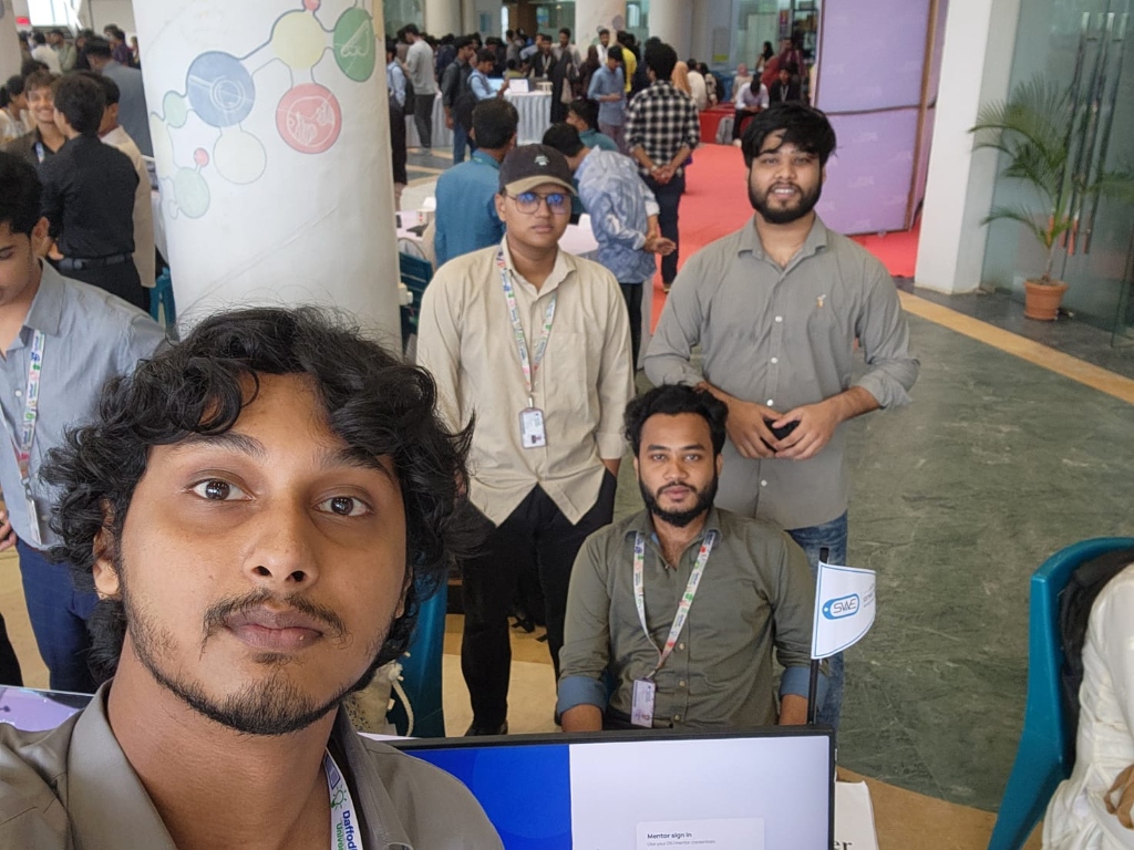 Shafim and teammates taking a group selfie at the Data Science Summit exhibition showcase floor
